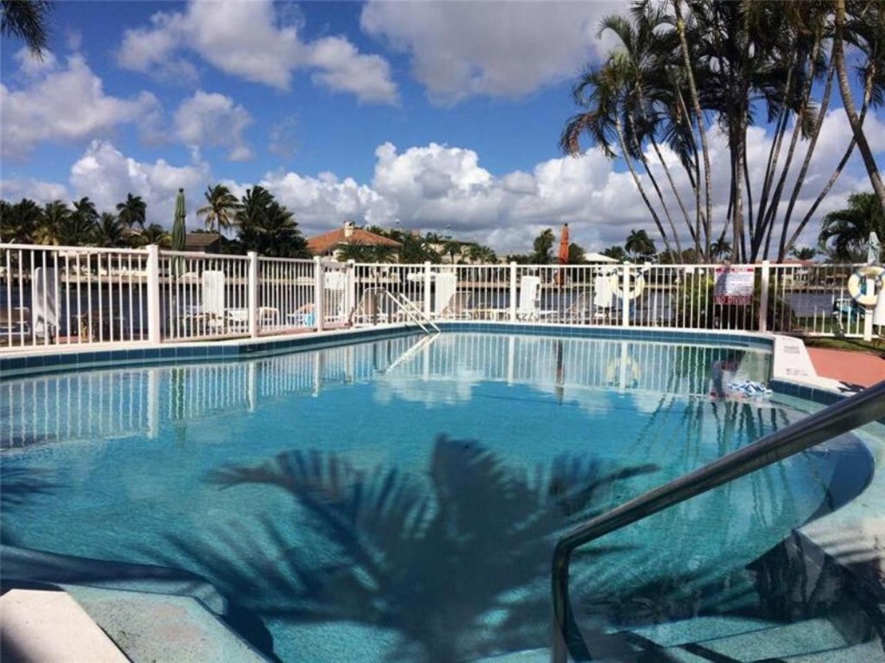 Studio Intracoastal Views! 5 Min Walk To The Beach Villa Pompano Beach Exterior foto